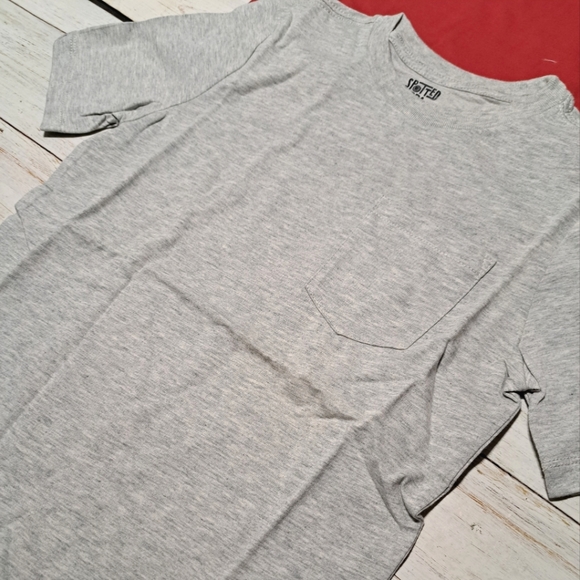 4 Spotted Zebra T Shirts. 2 Graphic Tees and 2 Solid Color Tees. Size small 6-7 - Picture 10 of 13